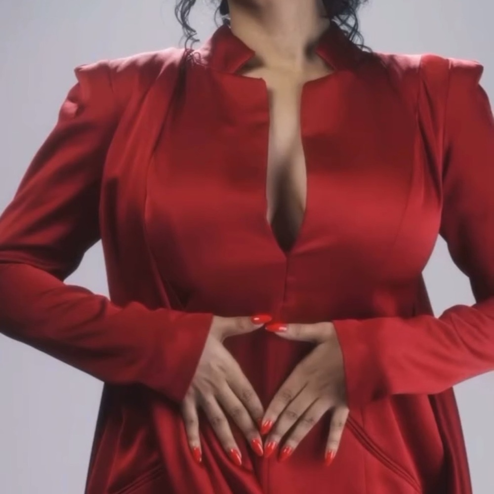 Elegant Red Evening Gown - Picture 4 of 4